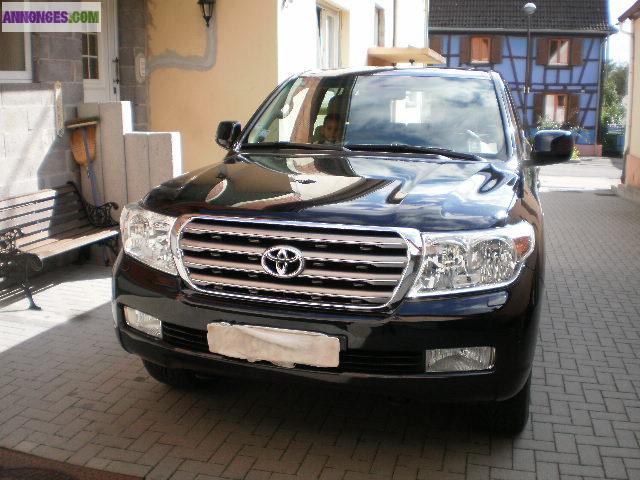 Toyota Land Cruiser SW 200 7 places V8