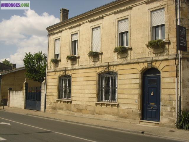 Grande maison bourgeoise en pierres LEOGNAN Centre