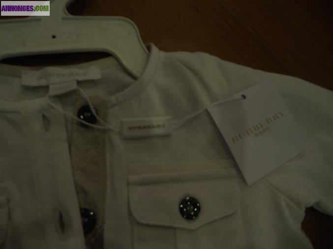 Robe burberry neuve bébé 6 mois + ballerines et chaussettes