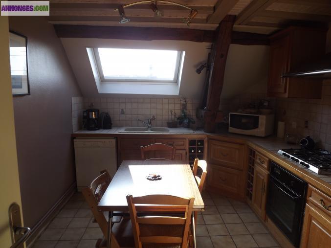 Toutes commodités à proximité de ce chaleureux appartement.