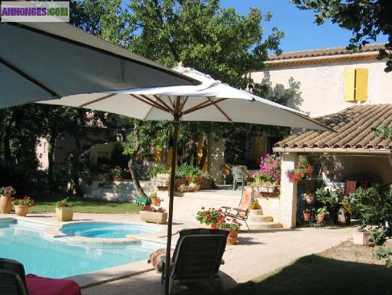 LOCATION SAISONNIÈRE Villas Maubec (Vaucluse), 230 m²