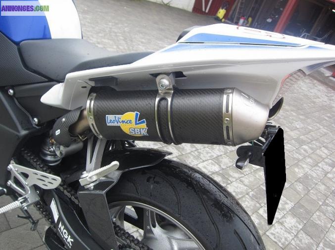 Jolie Yamaha R1 2006