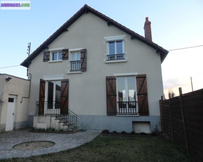 Maison CHECY 3 ch. - 102 m² habitables + 100 m² d'annexes