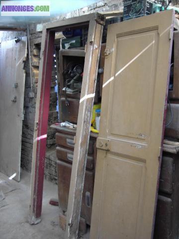 Porte en bois largeur 58 cm et son huisserie