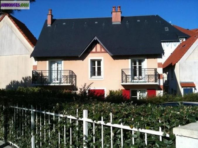 Petite maison avec jardin à port guillaume