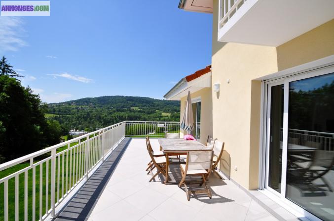 BELLE MAISON CONTEMPORAINE AVEC APPARTEMENT INDEPENDANT