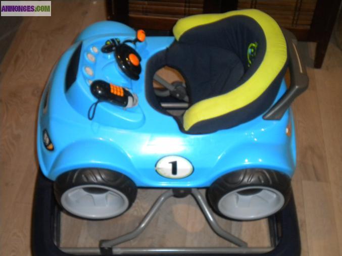 Trotteur en forme de voiture