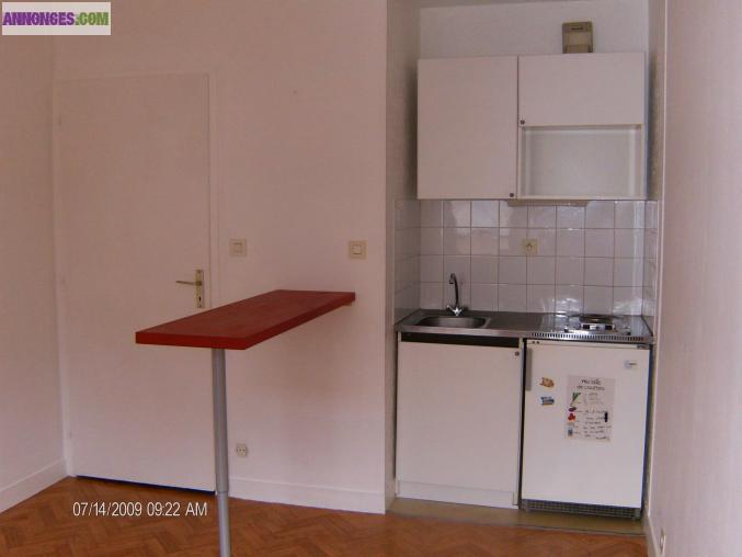 PARTICULIER loue joli STUDIO avec PARKING en sous-sol, Quartier St-Michel à TOULOUSE.