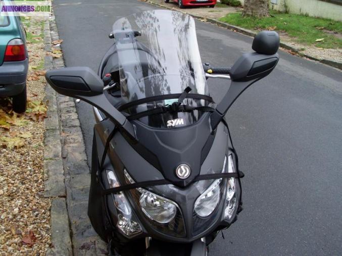 Scooter injection 125 modèle GTS EFI marque SYM