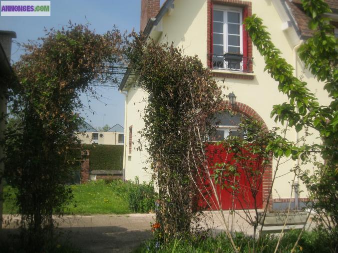 Maison de ville 90 m2 sur 600 m terrain fleuri et arbres fruitiers