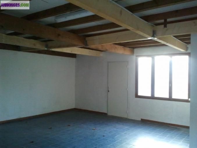 LOCAL A LOUER  ZONE FR