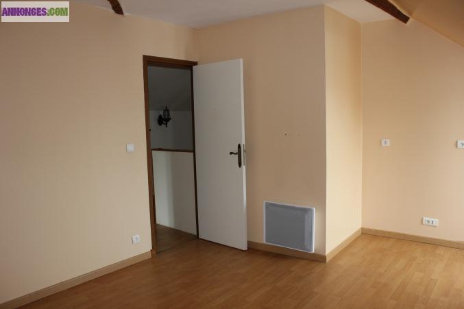 Grand appartement à ST DIZIER LES DOMAINES, libre immédiatement