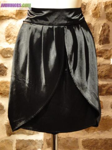 VÊTEMENT FEMME: ÉLÉGANTE JUPE T42 NOIR SATIN / NEUF avec ETIQUETTE  (ROBE)
