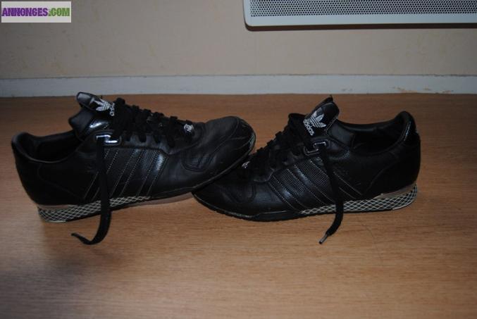 Chaussures Homme Adidas  Noires et Argentées.