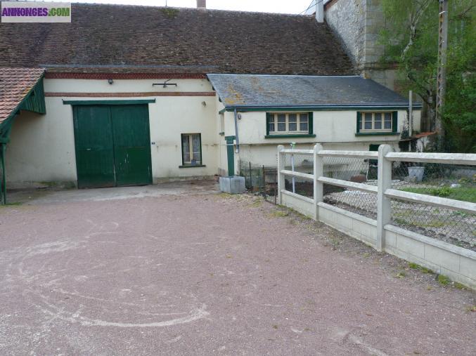 FERMETTE AVEC MAISON HABITATION EN PIERRES