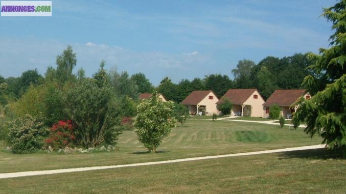 Village de gites, piscine, snack-bar, aire de jeux, mini golf...