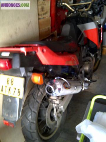 Moto africatwin 750 HONDA RD04