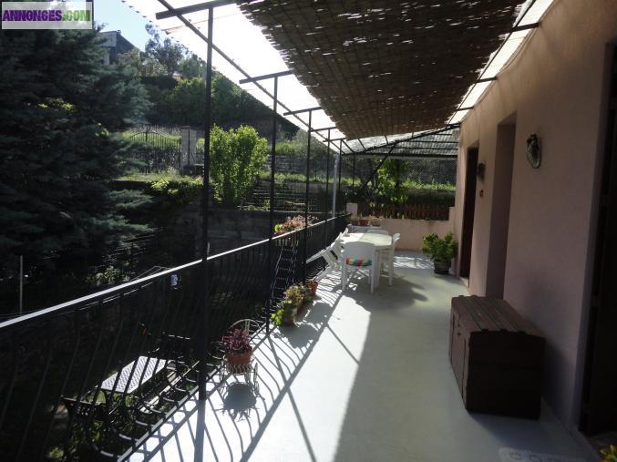 MAISON 2 appts, terrain 916 m² et VUE