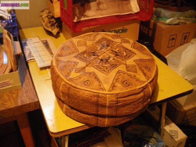 Deux Poufs Marocains