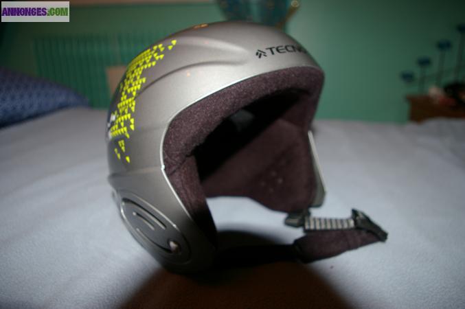 Salopette ski + casque +mouffle enfant 4 ans