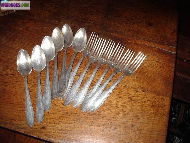 Couverts e n metal argente
