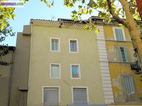 Maison de ville avec terrasse à Apt en Luberon
