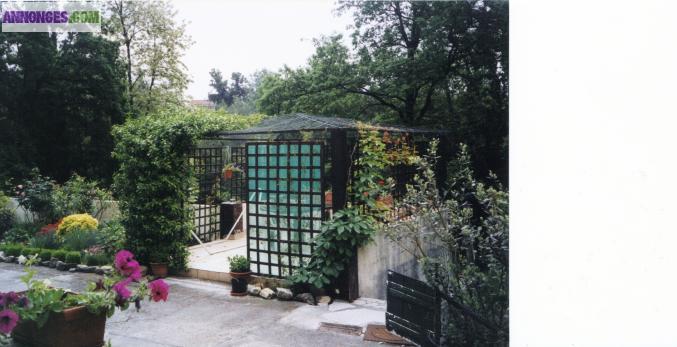 3 pieces plein pied + grang garage et annexes.