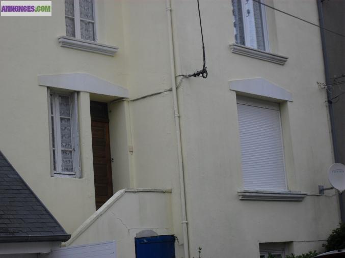 T2 DANS VILLA AVEC VUE SUR LA BAIE