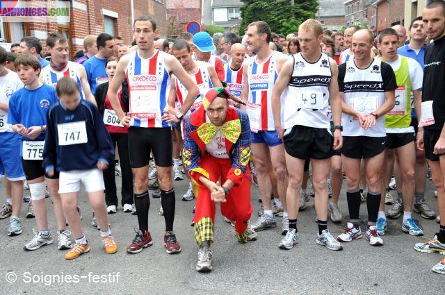 Arbres de Noël, spectacles pour enfants,clown,mime,statue vivante,échassier,faux serveur