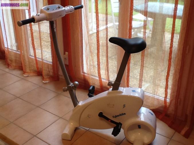 Jeu Wii Cyberbike + vélo