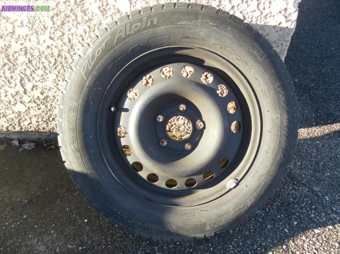 4 jantes toles + pneu neige 195/65/R15 H