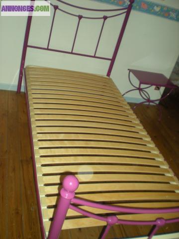 Lit en fer forgé de 1 personne + table de chevet