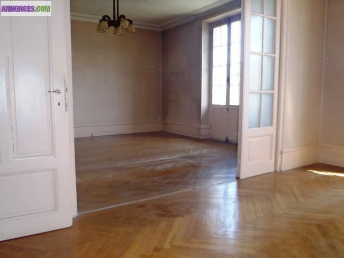 74000 - ANNECY - QUARTIER BANQUE DE FRANCE - 110 m² - 5 PIÈCES - 2/3 CHAMBRES