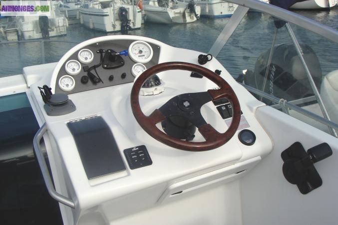 Vedette Bénéteau Flyer 701