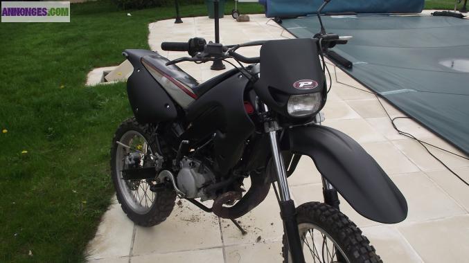 MOTO XPS noir mat bon état