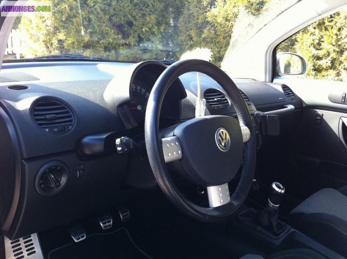 VOLKSWAGEN NEW BEETLE