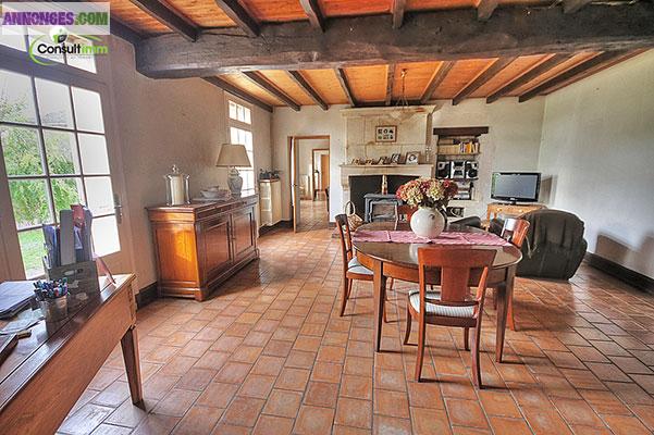 Belle maison de 200 m² à Anais (16)