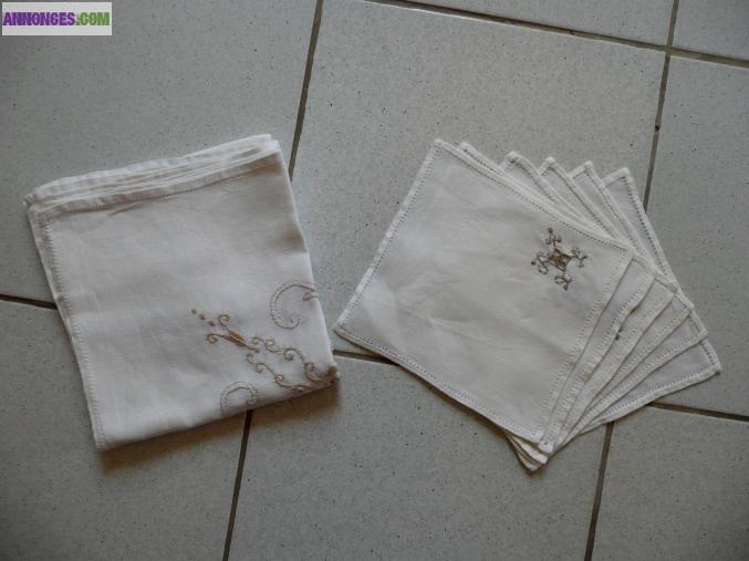 Service à thé brodé main