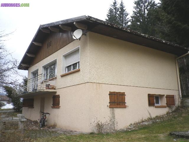 La Maison de Xonrupt sr son grand Terrain au bord de la rivière