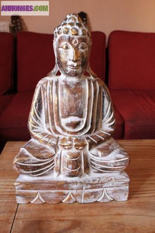 Bouddha en bois d'Albésia