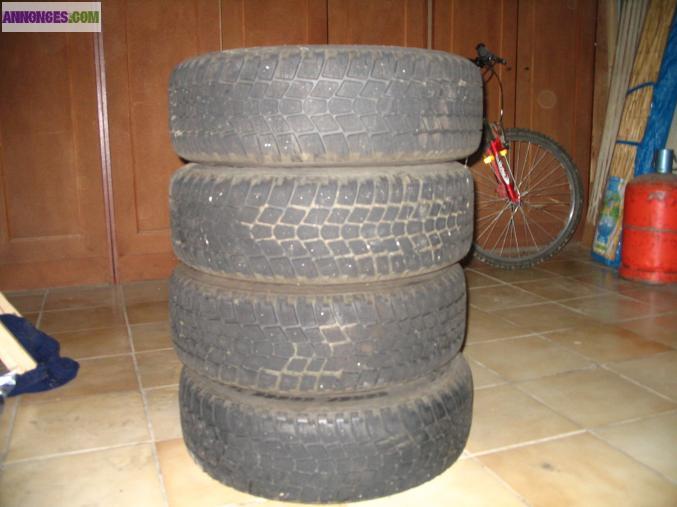 Roues equipees pneus neige