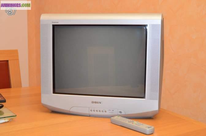 TÉLÉVISION SONY AVEC TELECOMMANDE + MEUBLE TÉLÉ