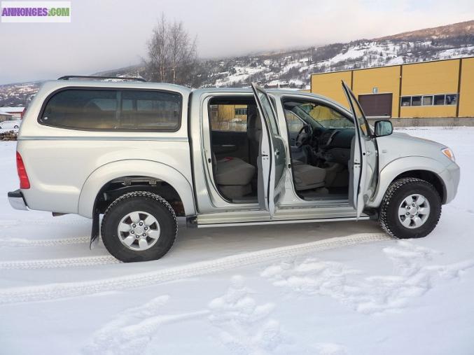 Toyota Hilux 2.5 D D-cabine SR Pick-up
