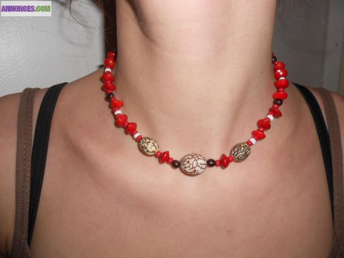 Collier artisanal rouge et blanc