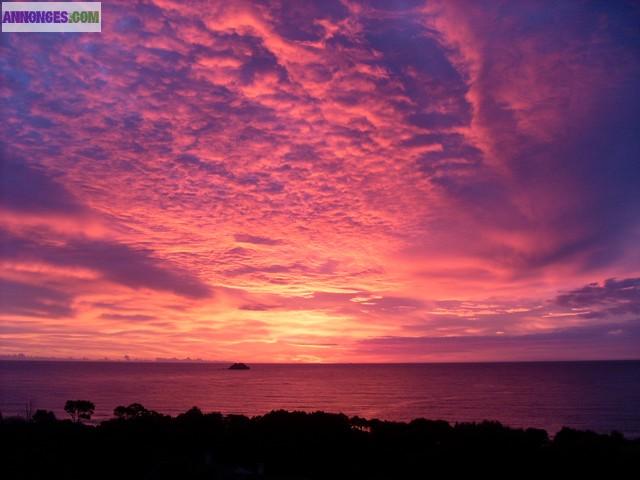 VILLA PIEDS DANS L'EAU