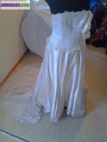 Deux robes de mariées