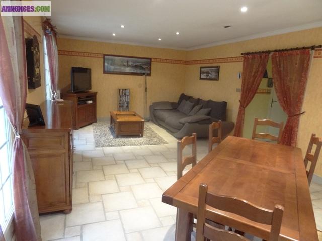 St Georges des Coteaux. Maison 180 m², terrain 1115 m². ETAT PARFAIT