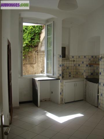 F4 proche palais de justice