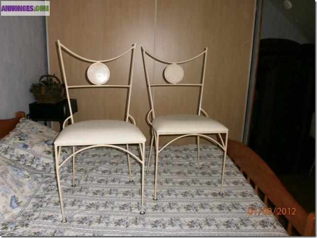 Chaises en fer blanc