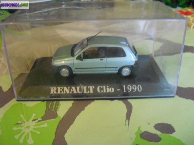 Voiture RENAULT CLIO 1990 SUR SOCLE